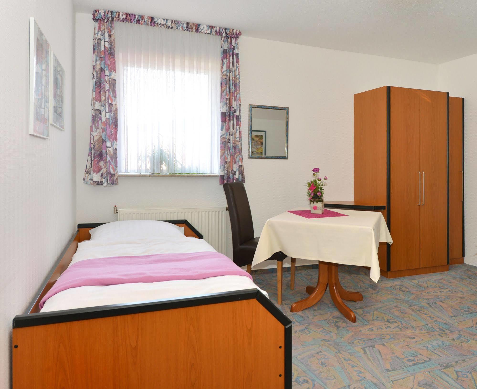 Rhoen-Hotel Sonnenhof - Restaurant & Cafe Poppenhausen Luaran gambar