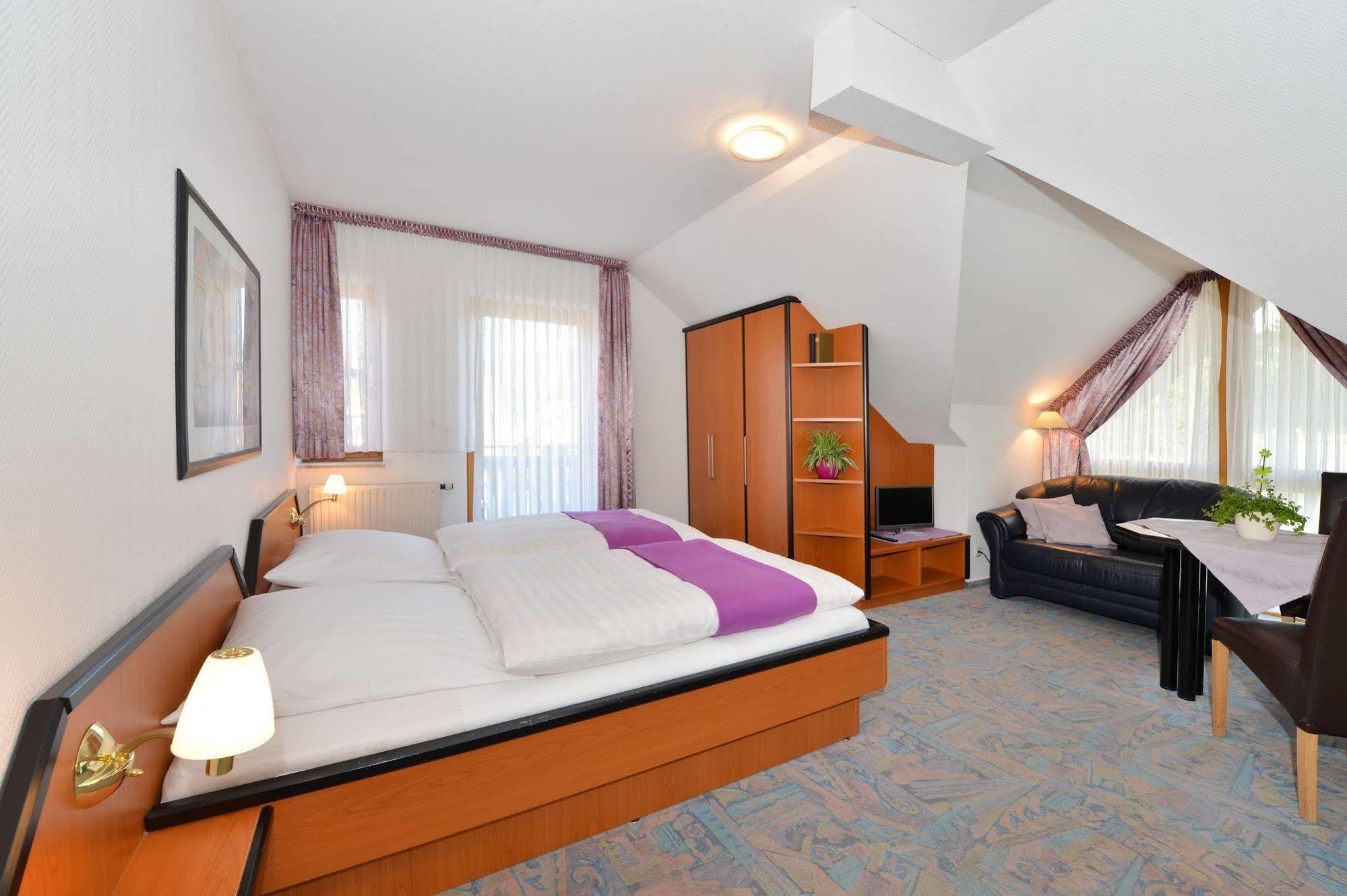 Rhoen-Hotel Sonnenhof - Restaurant & Cafe Poppenhausen Luaran gambar